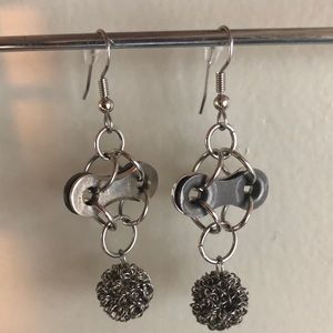 3/$15 ☘️ Silver Dangle Earrings